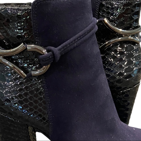 Moda in Pelle Leather ankle boots. Blue. Chain detailing. EUC - Picture 5 of 14